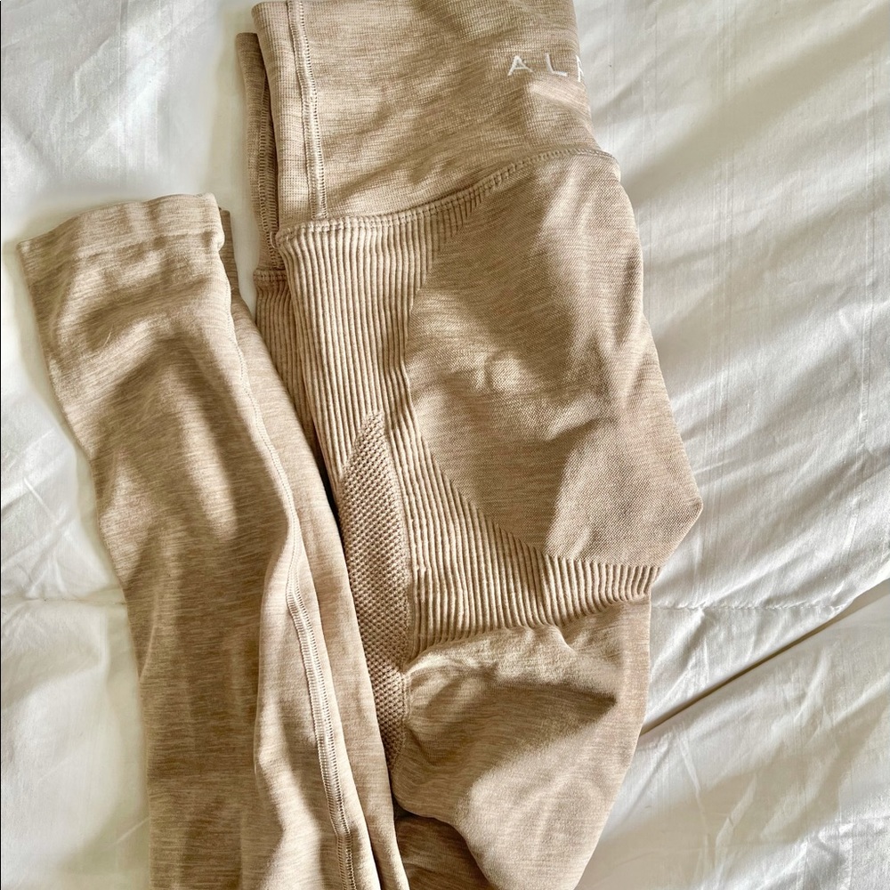 Alphalete Halo Leggings in Sand
